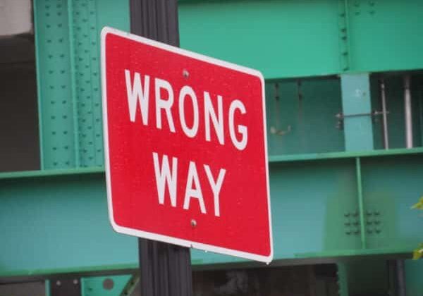 Wrong_Way_sign_in_Leverett_Circle,_May_2013